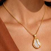 Modern Pearl Pendant Necklace