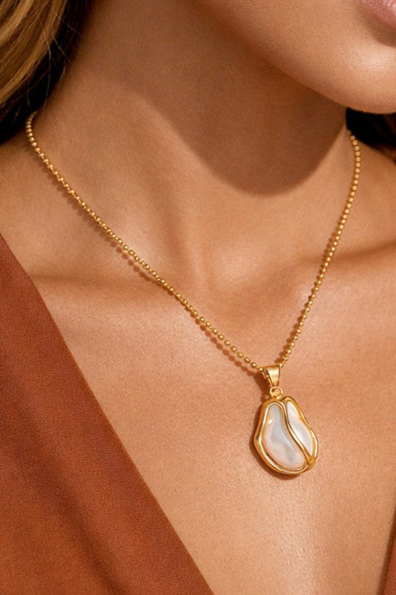 Modern Pearl Pendant Necklace