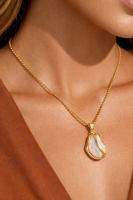 Modern Pearl Pendant Necklace