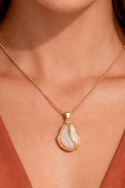 Modern Pearl Pendant Necklace